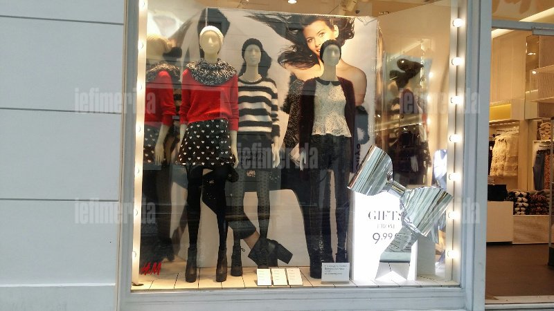  Η Ερμού δεν θυμίζει πια Χριστούγεννα -Γιατί τα καταστήματα δεν στόλισαν [εικόνες] | iefimerida.gr 5