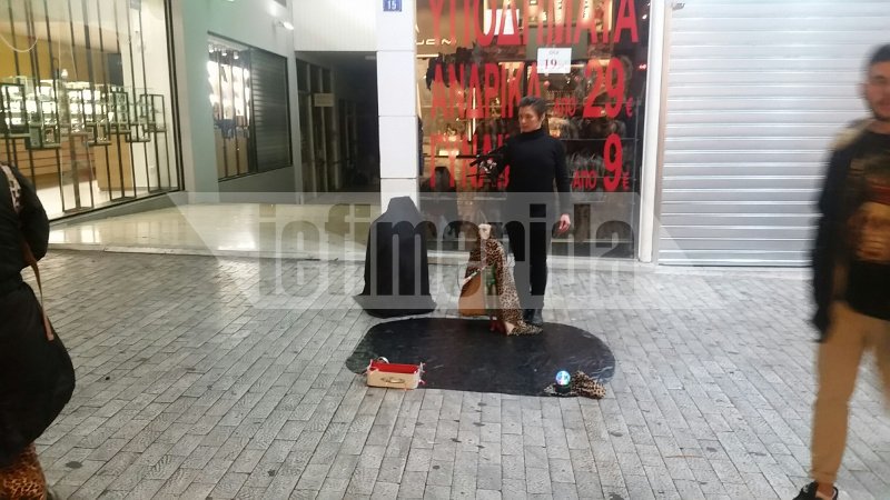 Ερμού: Ο δρόμος που δεν «κοιμάται» ποτέ  [εικόνες]  | iefimerida.gr 7