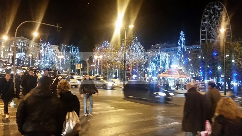 Ερμού: Ο δρόμος που δεν «κοιμάται» ποτέ  [εικόνες]  | iefimerida.gr 8