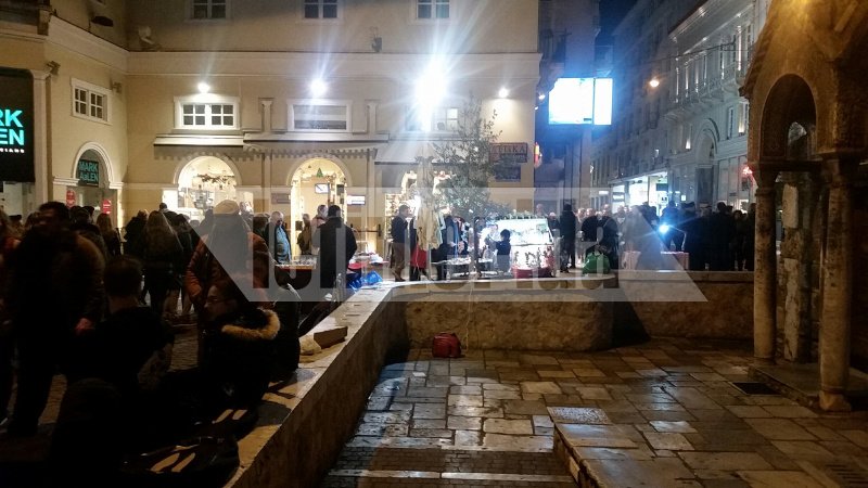 Ερμού: Ο δρόμος που δεν «κοιμάται» ποτέ  [εικόνες]  | iefimerida.gr 10