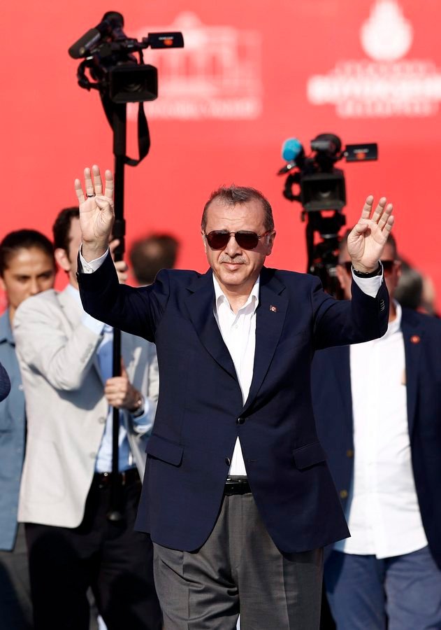 Επίδειξη δύναμης από τον Ερντογάν στη φιέστα κατά του πραξικοπήματος -Τρία εκατομμύρια οπαδοί στην Κωνσταντινούπολη [εικόνες] | iefimerida.gr 1