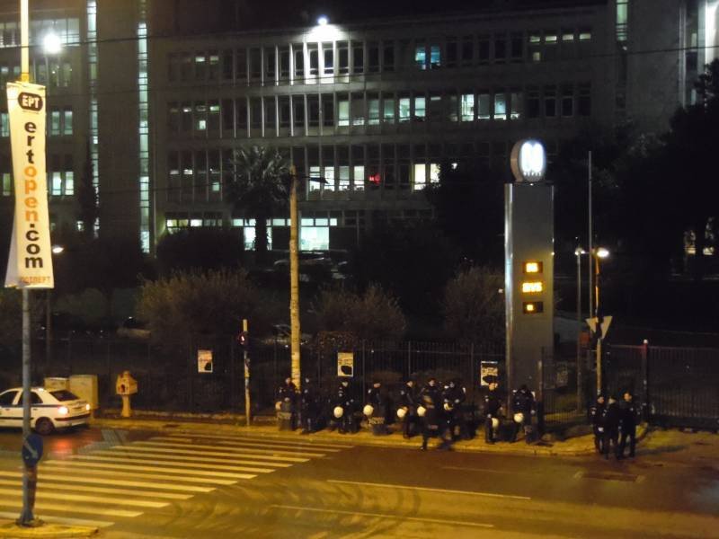 ΜΑΤ βρίσκονται στο Ραδιομέγαρο της ΕΡΤ στην Αγία Παρασκευή [εικόνα] | iefimerida.gr 0