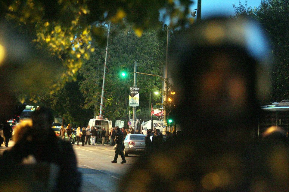 Ολες οι εικόνες από την επέμβαση των ΜΑΤ στην ΕΡΤ [εικόνες] | iefimerida.gr 7