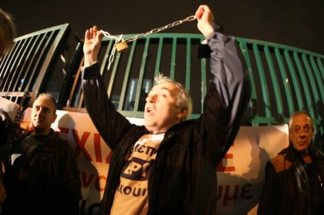 Διαμαρτυρήθηκαν για τον ένα χρόνο από το κλείσιμο της ΕΡΤ [εικόνες] | iefimerida.gr 2