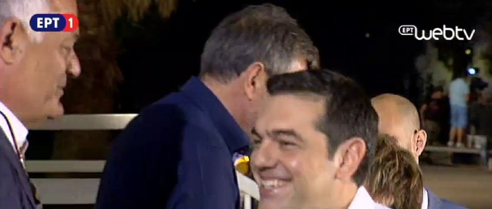 Live οι αφίξεις Τσίπρα – Μεϊμαράκη και δημοσιογράφων για το ντιμπέιτ | iefimerida.gr 2