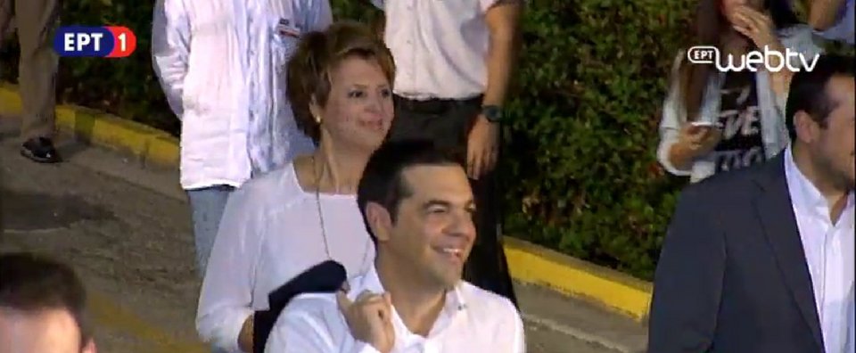 Live οι αφίξεις Τσίπρα – Μεϊμαράκη και δημοσιογράφων για το ντιμπέιτ | iefimerida.gr 1