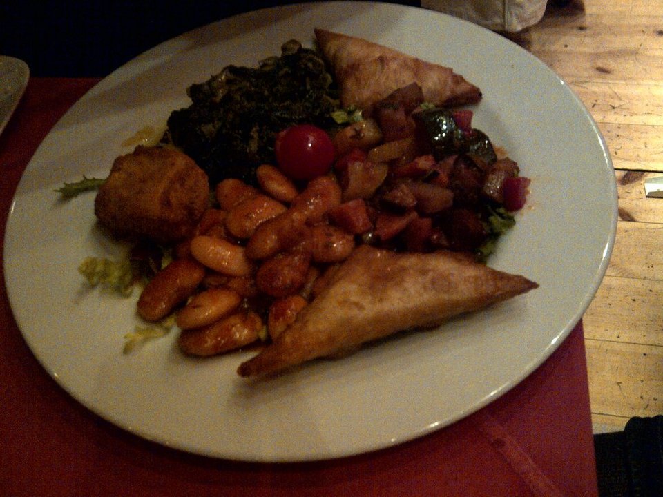 «Σοϊμπλέξιτ» και «Τροϊκεξολοθρευτής» -Πιάτα με έμπνευση από την κρίση σερβίρει ελληνικό εστιατόριο στο Βερολίνο [εικόνες] | iefimerida.gr 5