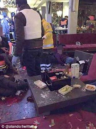 Φωτογραφίες-σοκ από το εσωτερικό του κλαμπ στην Κωνσταντινούπολη, μετά το μακελειό: Νεκροί σε λίμνη αίματος [εικόνες] | iefimerida.gr 1