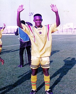 Μίκαελ Εσιέν - Η σκληρή ζωή στην Γκάνα, η λατρεία για τη μητέρα του και ο «μπαμπάς» Μουρίνιο [εικόνες] | iefimerida.gr 2