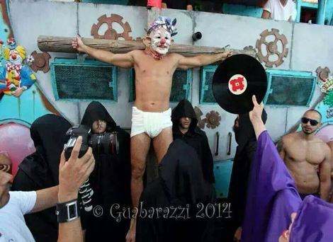 Παραλιακό κλαμπ στη Λεμεσό «σταυρώνει» ξανά τον «Ιησού», τρελαίνει τους τουρίστες και προκαλεί [εικόνες] | iefimerida.gr 1