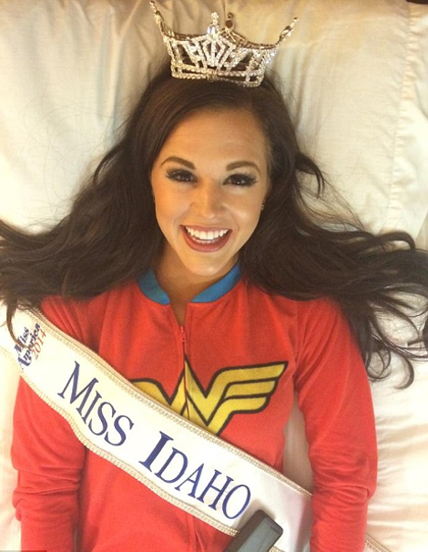 Η 20χρονη καλλονή που συγκλόνισε την υφήλιο -Στέφθηκε βασίλισσα ομορφιάς φορώντας το μπικίνι της και την αντλία ινσουλίνης [εικόνες] | iefimerida.gr 1