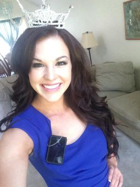 Η 20χρονη καλλονή που συγκλόνισε την υφήλιο -Στέφθηκε βασίλισσα ομορφιάς φορώντας το μπικίνι της και την αντλία ινσουλίνης [εικόνες] | iefimerida.gr 5