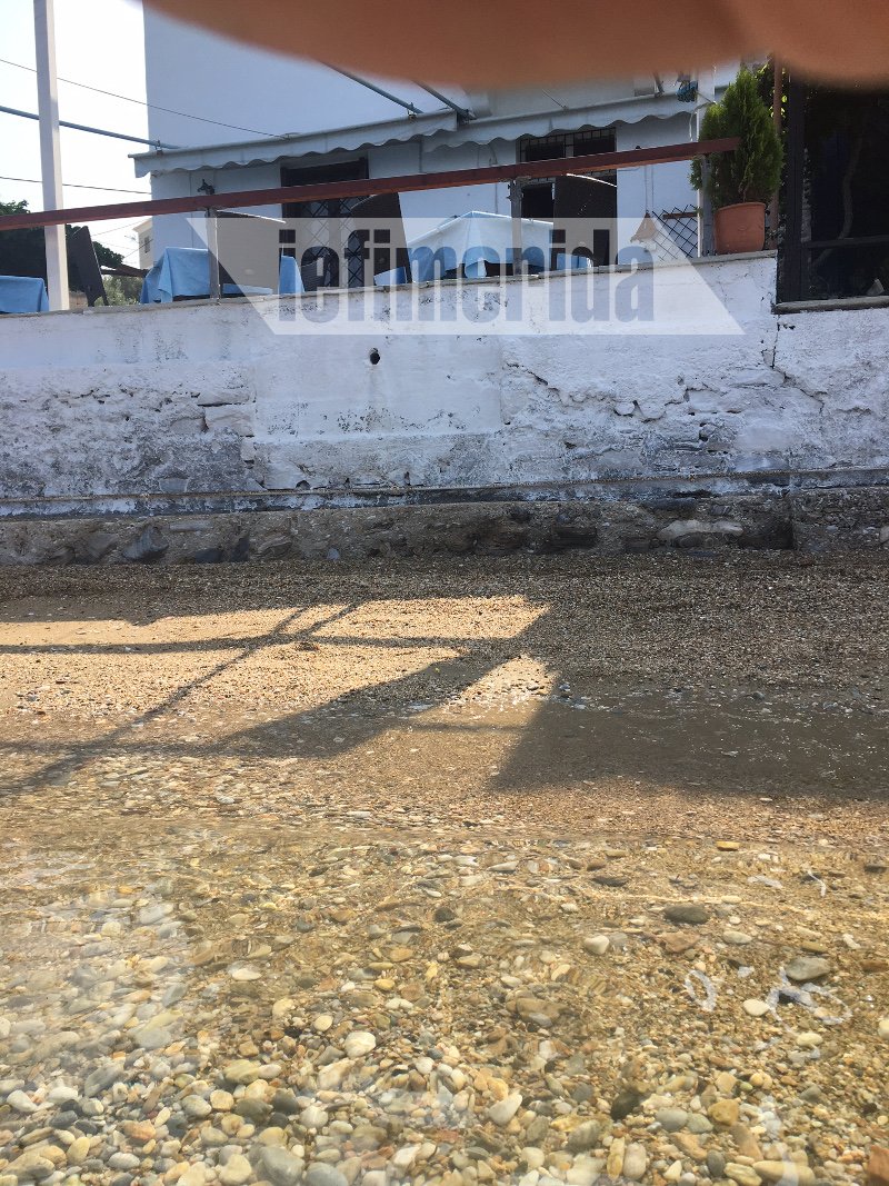 Ο Μπόρις Τζόνσον σε ελληνική ταβέρνα στο Πήλιο -Τι έφαγε, πώς πλήρωσε και τι φιλοδώρημα άφησε | iefimerida.gr 1