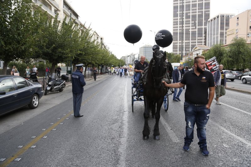 Κυκλοφοριακό «έμφραγμα» στους δρόμους από την πορεία των εργαζομένων του ΕΣΥ [εικόνες] | iefimerida.gr 0