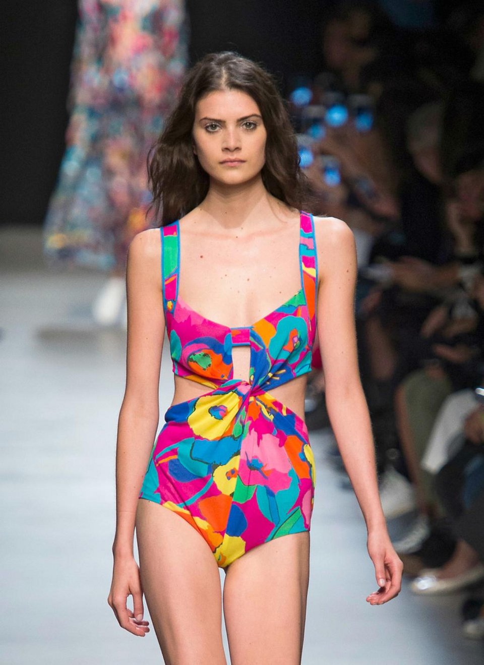 Καλοκαίρι 2016: Τα μαγιό φέτος έχουν πολύ ύφασμα [εικόνες] | iefimerida.gr 6