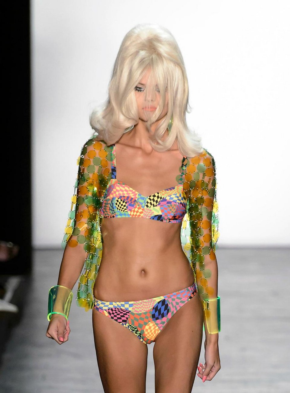 Καλοκαίρι 2016: Τα μαγιό φέτος έχουν πολύ ύφασμα [εικόνες] | iefimerida.gr 10