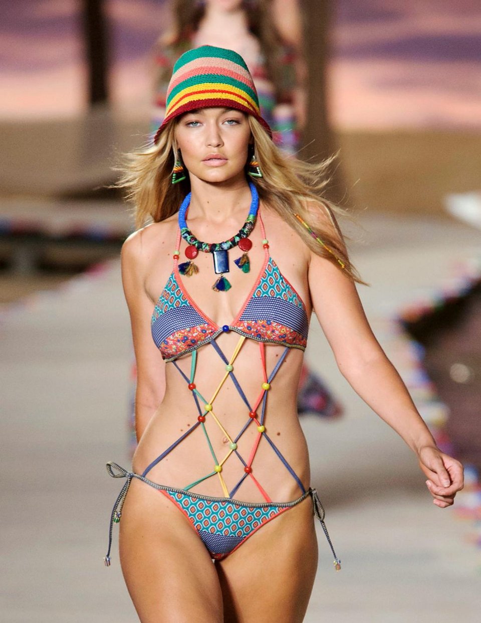 Καλοκαίρι 2016: Τα μαγιό φέτος έχουν πολύ ύφασμα [εικόνες] | iefimerida.gr 3