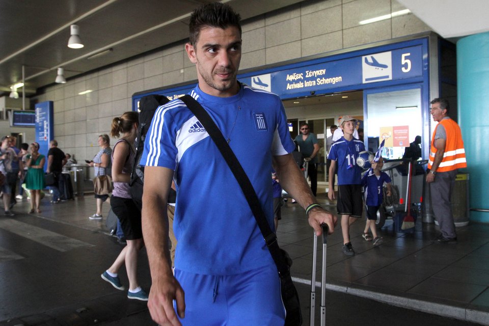 Η άφιξη της Εθνικής Ελλάδος στο Ελευθέριος Βενιζέλος [εικόνες] | iefimerida.gr 1