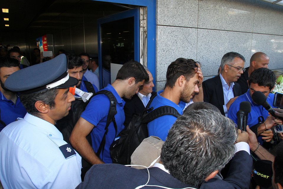 Πάτησε Ελλάδα η Εθνική -Αποθέωσε τον Φάνη Γκέκα ο κόσμος, αιφνιδιάστηκαν οι διεθνείς από την υποδοχή [εικόνες] | iefimerida.gr 6