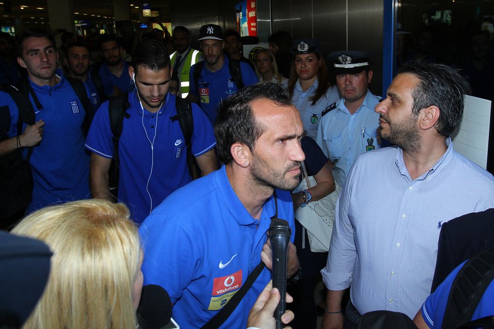 Πάτησε Ελλάδα η Εθνική -Αποθέωσε τον Φάνη Γκέκα ο κόσμος, αιφνιδιάστηκαν οι διεθνείς από την υποδοχή [εικόνες] | iefimerida.gr 7