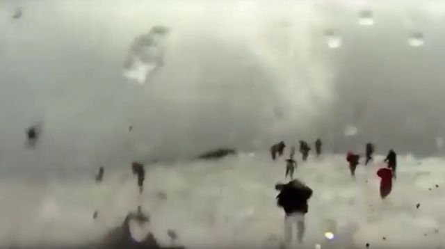 Σοκαριστικό βίντεο από το ηφαίστιο της Αίτνας -Τρόμος, ουρλιαχτά και ματωμένα πρόσωπα [βίντεο] | iefimerida.gr 1