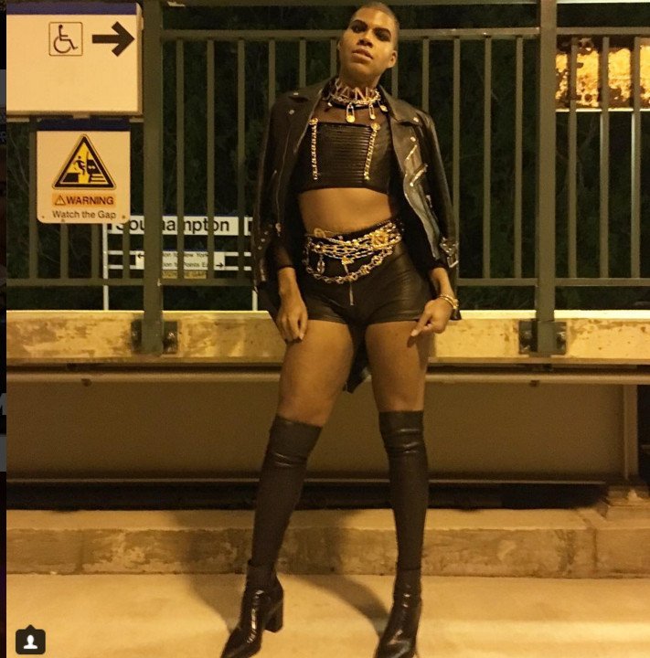 Ο 24χρονος γιος του Μάτζικ Τζόνσον με μίνι, καυτά σορτς και ψηλοτάκουνα [εικόνες] | iefimerida.gr 16