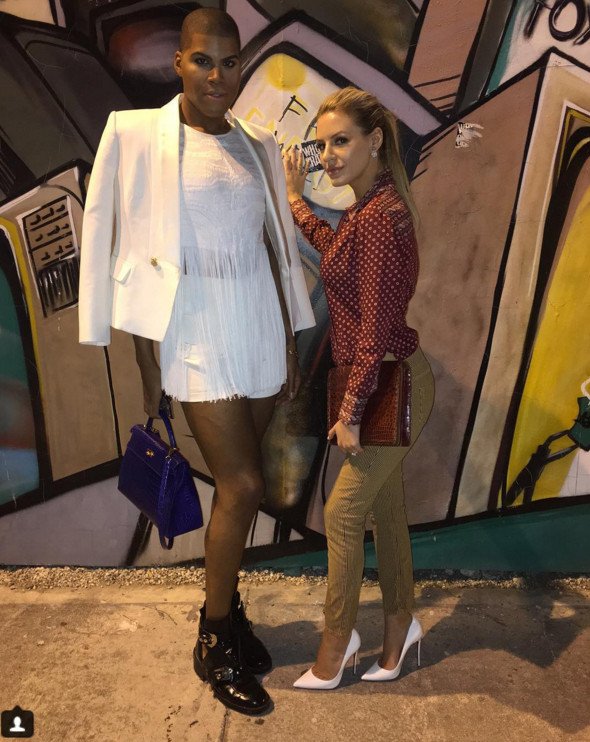 Ο 24χρονος γιος του Μάτζικ Τζόνσον με μίνι, καυτά σορτς και ψηλοτάκουνα [εικόνες] | iefimerida.gr 13