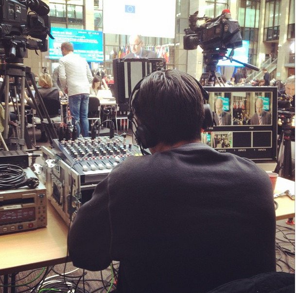 Βackstage: Οι ετοιμασίες για τη Σύνοδο Κορυφής -Σιδέρωμα τραπεζομάντιλων με... πρωτότυπο τρόπο και άλλα [εικόνες] | iefimerida.gr 0