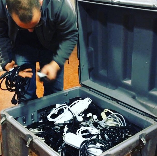 Βackstage: Οι ετοιμασίες για τη Σύνοδο Κορυφής -Σιδέρωμα τραπεζομάντιλων με... πρωτότυπο τρόπο και άλλα [εικόνες] | iefimerida.gr 3