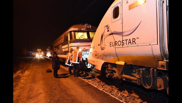 Ταλαιπωρία για 700 επιβάτες του Eurostar -Εμειναν εγκλωβισμένοι για 8 ώρες λόγω πυρκαγιάς [εικόνες] | iefimerida.gr 1