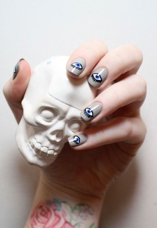 Η νέα τάση στο μανικιούρ διεθνώς έχει ελληνικό άρωμα -Εχει να κάνει με το... κακό μάτι [εικόνες] | iefimerida.gr 8