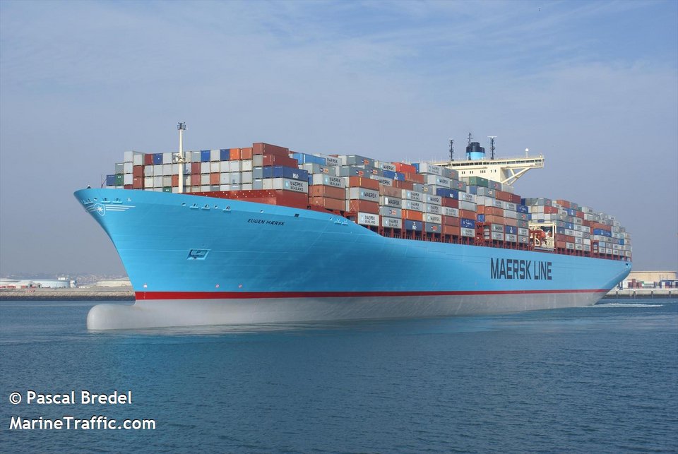 Aυτό είναι το πλοίο-γίγαντας που κατέπλευσε το Σάββατο στον Πειραιά [εικόνες&βίντεο] | iefimerida.gr 0