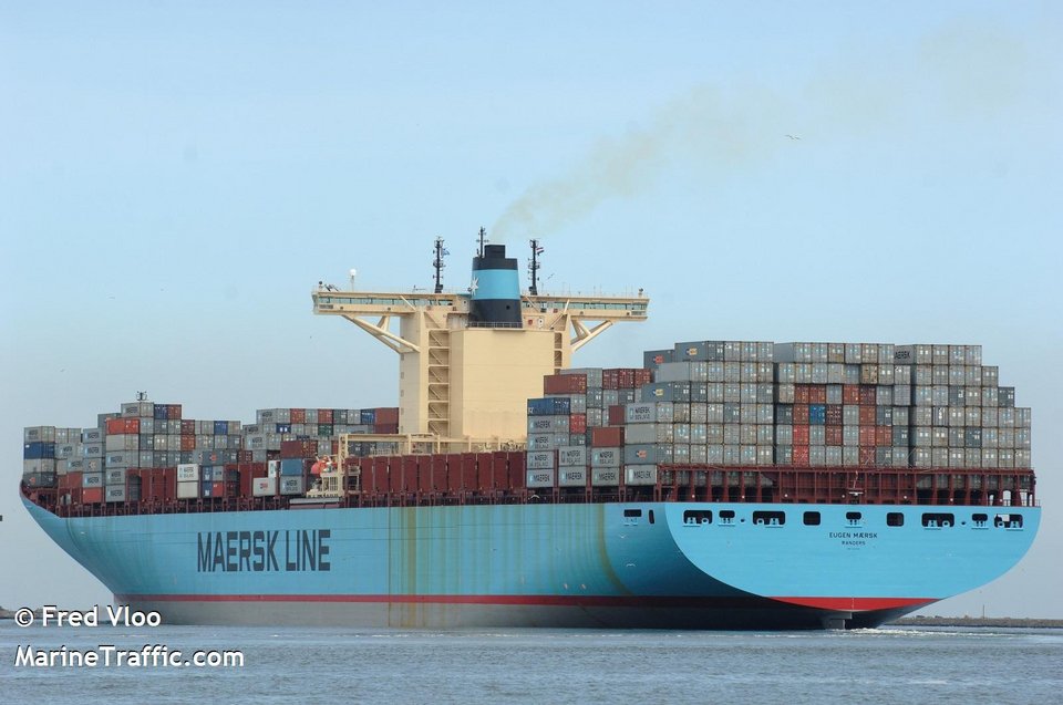 Aυτό είναι το πλοίο-γίγαντας που κατέπλευσε το Σάββατο στον Πειραιά [εικόνες&βίντεο] | iefimerida.gr 2