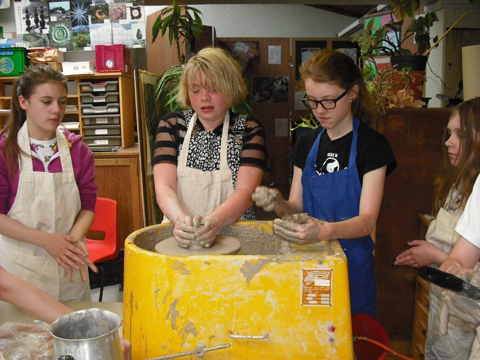 Ωδή στην Αρχαία Ελλάδα: Παιδιά στην Αγγλία φόρεσαν χλαμύδες και ύμνησαν τον ελληνικό πολιτισμό [εικόνες]  | iefimerida.gr 6