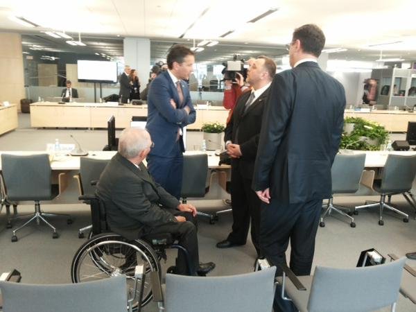 Ειρωνείες και αυστηρά μηνύματα από Σόιμπλε και Ντάισελμπλουμ | iefimerida.gr 1