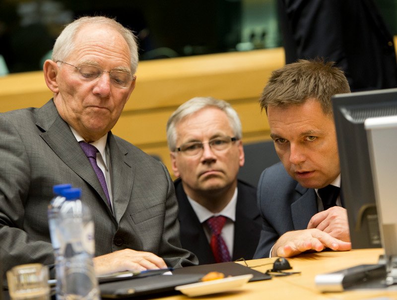 Βλοσυροί, σκεπτικοί, αγριεμένοι -Τα πρόσωπα των ΥΠΟΙΚ στο Eurogroup [εικόνες & βίντεο] | iefimerida.gr 4