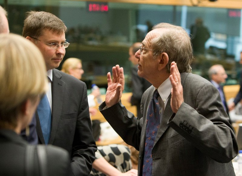 Βλοσυροί, σκεπτικοί, αγριεμένοι -Τα πρόσωπα των ΥΠΟΙΚ στο Eurogroup [εικόνες & βίντεο] | iefimerida.gr 7