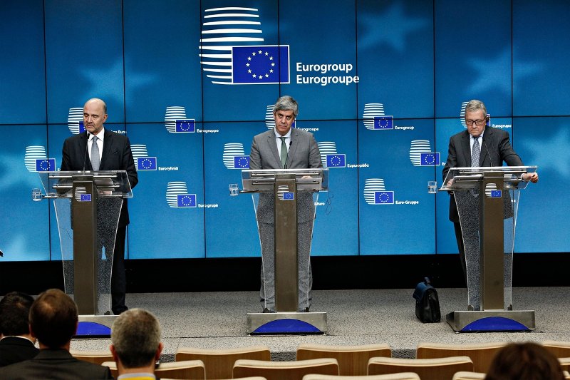 Το Eurogroup συνδέει την εκταμίευση της υποδόσης με τους ηλεκτρονικούς πλειστηριασμούς | iefimerida.gr 0