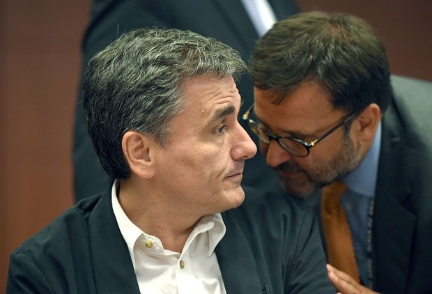Μέσα στο Eurogroup: Η αϋπνία Τσακαλώτου, η κακή συνήθεια του Ντάισελμπλουμ, οι χειρονομίες του Σόιμπλε [εικόνες] | iefimerida.gr 0