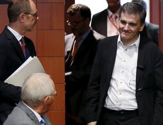 Μέσα στο Eurogroup: Η αϋπνία Τσακαλώτου, η κακή συνήθεια του Ντάισελμπλουμ, οι χειρονομίες του Σόιμπλε [εικόνες] | iefimerida.gr 1