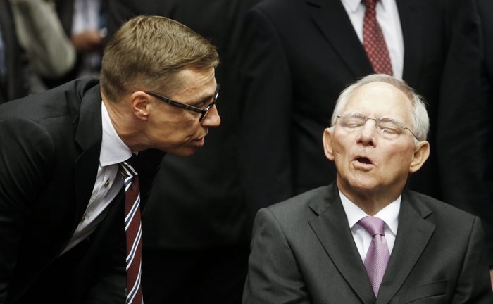 Eurogroup: Σφιγμένα χαμόγελα Βαρουφάκη και άλλη μία αμήχανη χειραψία με Ντάισελμπλουμ [εικόνες & βίντεο] | iefimerida.gr 6