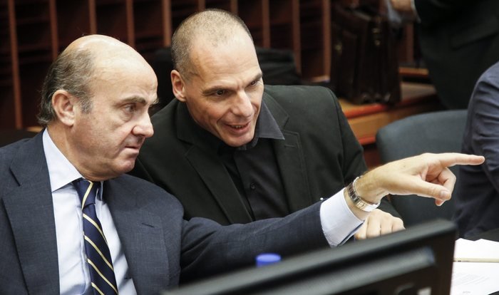 Eurogroup: Σφιγμένα χαμόγελα Βαρουφάκη και άλλη μία αμήχανη χειραψία με Ντάισελμπλουμ [εικόνες & βίντεο] | iefimerida.gr 7