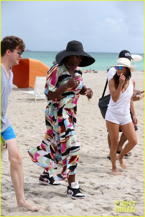 Η Εύα Λονγκόρια χαλαρώνει στο Μαϊάμι: Σε άψογη φόρμα και με μικροσκοπικό μαγιό [εικόνες] | iefimerida.gr 1