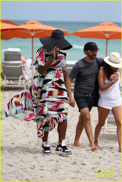 Η Εύα Λονγκόρια χαλαρώνει στο Μαϊάμι: Σε άψογη φόρμα και με μικροσκοπικό μαγιό [εικόνες] | iefimerida.gr 4