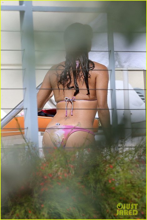 Η Εύα Λονγκόρια χαλαρώνει στο Μαϊάμι: Σε άψογη φόρμα και με μικροσκοπικό μαγιό [εικόνες] | iefimerida.gr 6