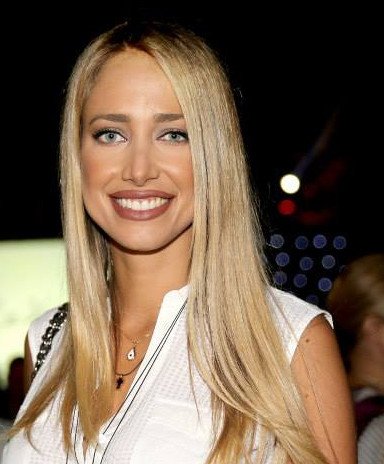 Κάτι πείραξε στο πρόσωπό της... -Η φωτογραφία μιας πρώην Μις Ελλάς που δίχασε [εικόνες] | iefimerida.gr 4