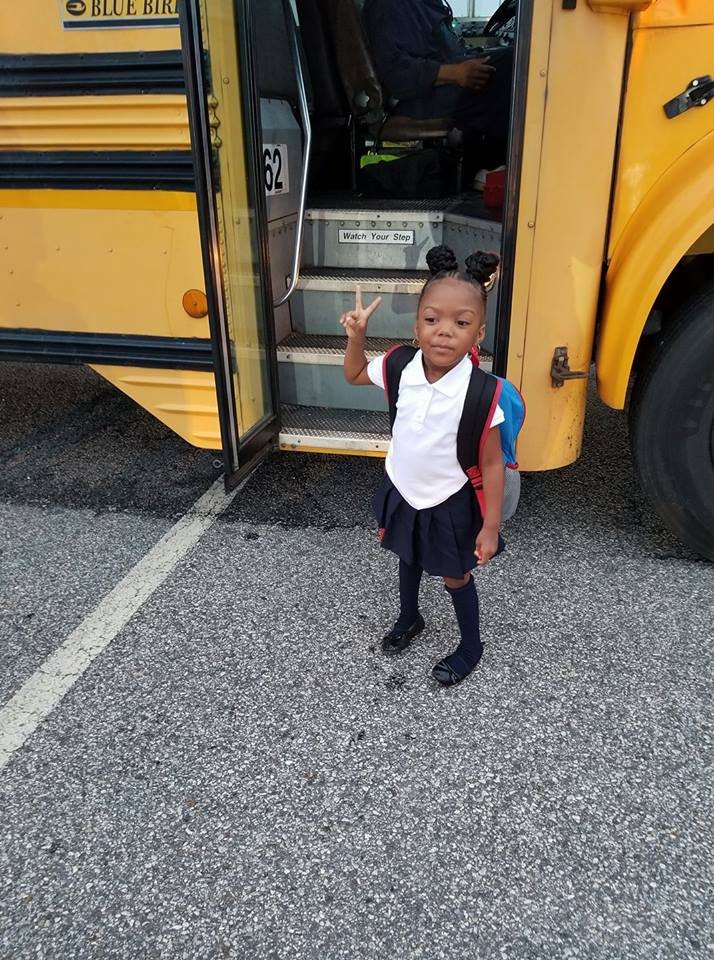 Μητέρα ζητάει από την 5χρονη κόρη της ενοίκιο για το σπίτι! -Για να της μάθει πώς είναι ο κόσμος [εικόνες] | iefimerida.gr 1