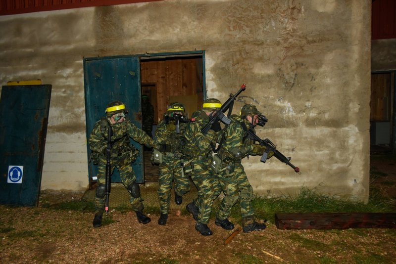 Δεν λυγίζουν οι Ευέλπιδες: Ρουκέτες, όλμοι, όπλα... στο κρύο και στα χιόνια -Η χειμερινή εκπαίδευση [εικόνες] | iefimerida.gr 6