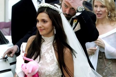 Ευγενία Τιμοσένκο, η όμορφη ξανθιά κόρη της πρώην Πρωθυπουργού της Ουκρανίας, που παίζει τους Ευρωπαίους ηγέτες στα δάχτυλα [εικόνες] | iefimerida.gr 0