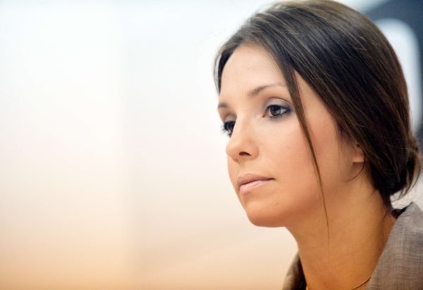 Ευγενία Τιμοσένκο, η όμορφη ξανθιά κόρη της πρώην Πρωθυπουργού της Ουκρανίας, που παίζει τους Ευρωπαίους ηγέτες στα δάχτυλα [εικόνες] | iefimerida.gr 11